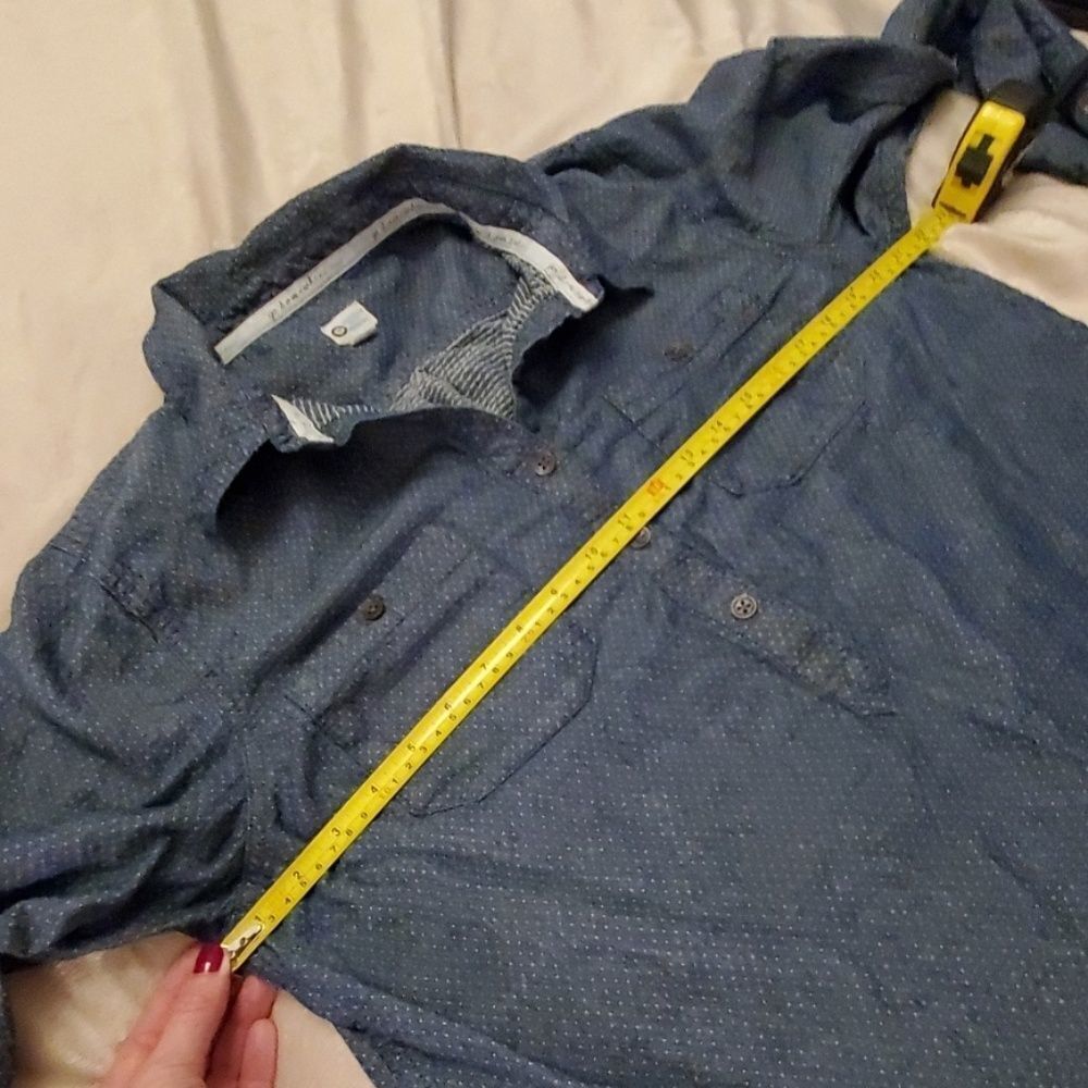 Tom's 1/2 button down top - Picture 6 of 7